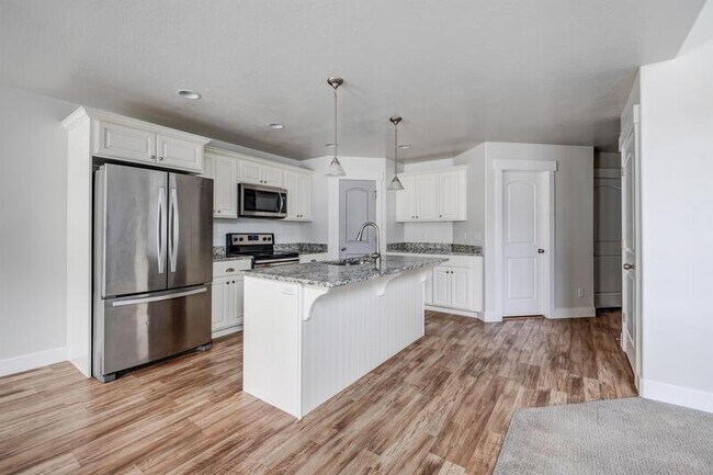 Building Photo - 4923 Eiffel Way - 1
