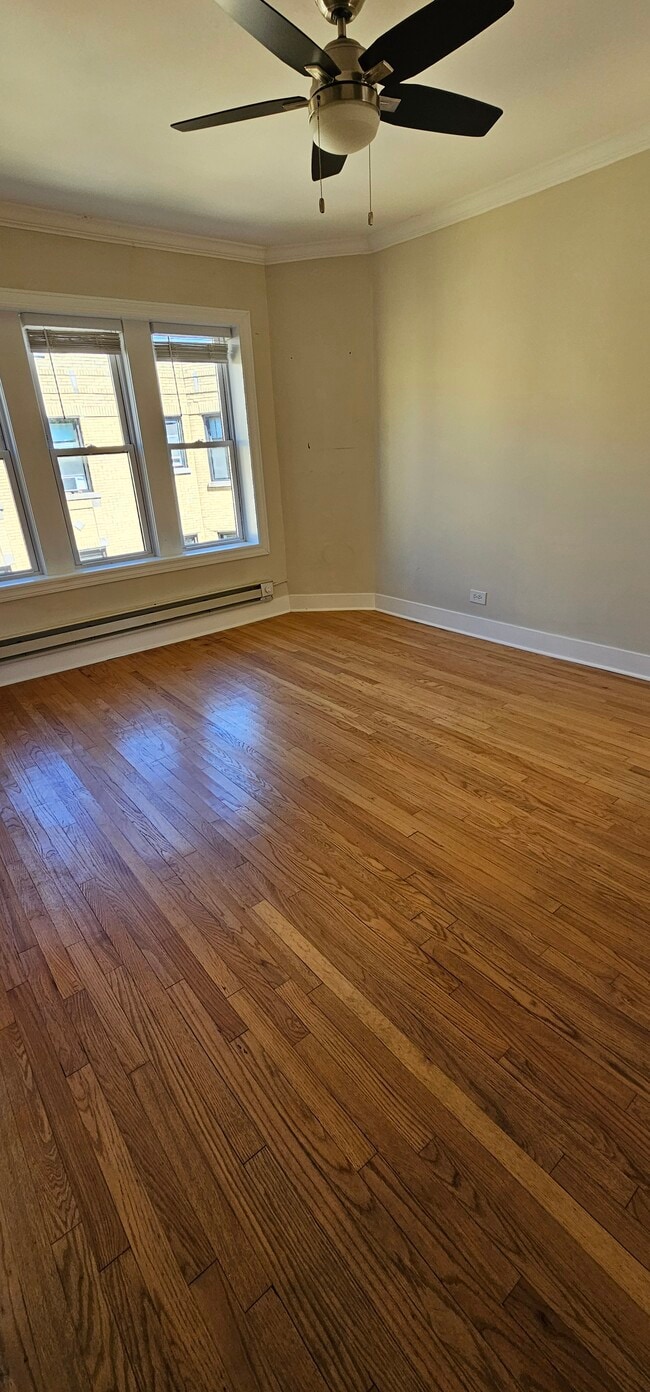 Building Photo - 3824 N Greenview Ave