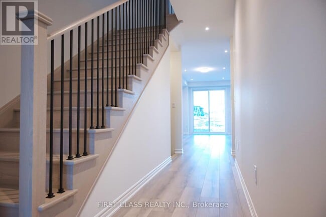 Photo du bâtiment - 24 Kamper Ave