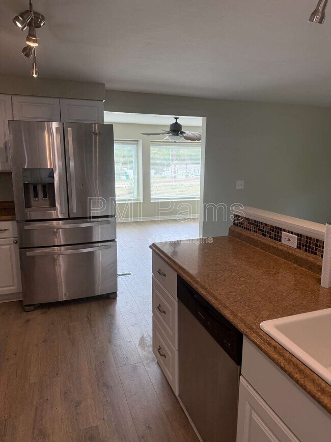 Foto del edificio - 17719 Carthage Ave