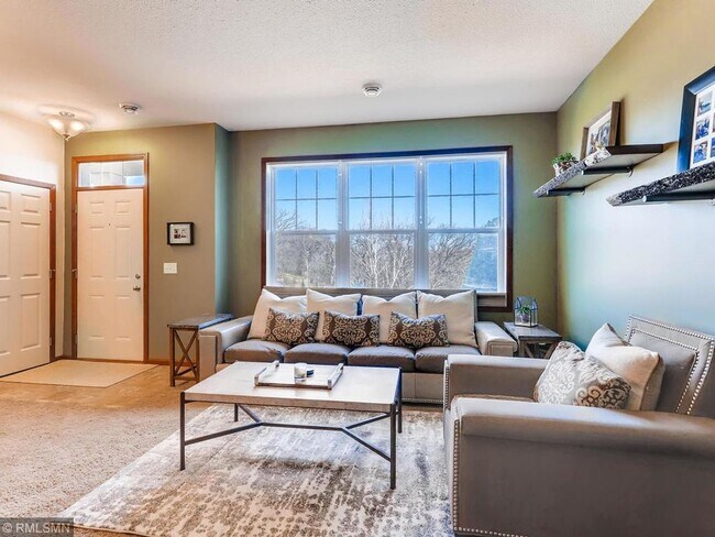 Foto del edificio - Beautiful 3 Bed/2.5 Bath Townhome in Woodbury- Community Pool! Available Now!