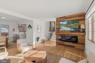 Building Photo - 209 Front St