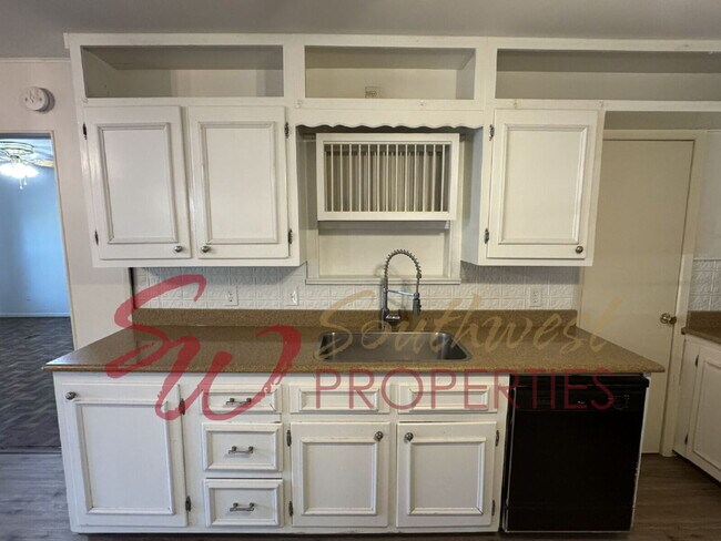 Foto del edificio - 4 bedroom 2 bath, great neighborhood! One block from TSU football field.