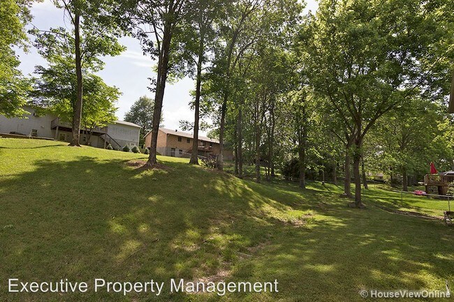 Building Photo - 2575 Lisa Dr