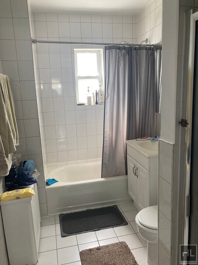 Foto del edificio - Spacious 1br in Woodside
