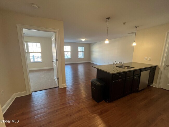 Foto del edificio - 74 Weibel Ave