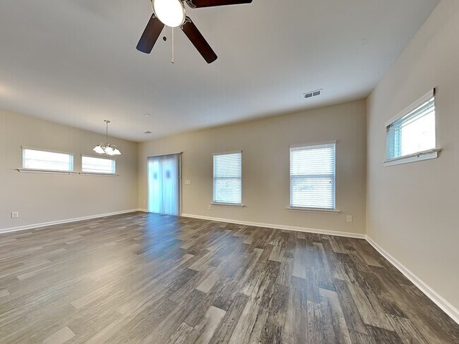 Foto del edificio - 428 Hawkeye Ct