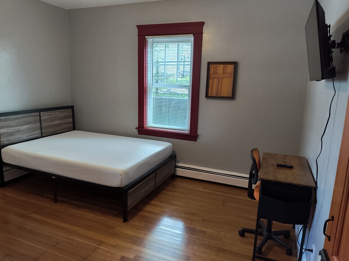 Primary Photo - 161 Lynch St