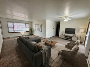 Building Photo - 2504 Spruce Dr