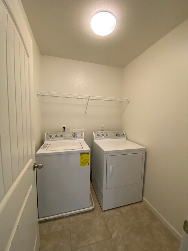 Foto del edificio - Immaculate Lemoore home for rent coming soon!