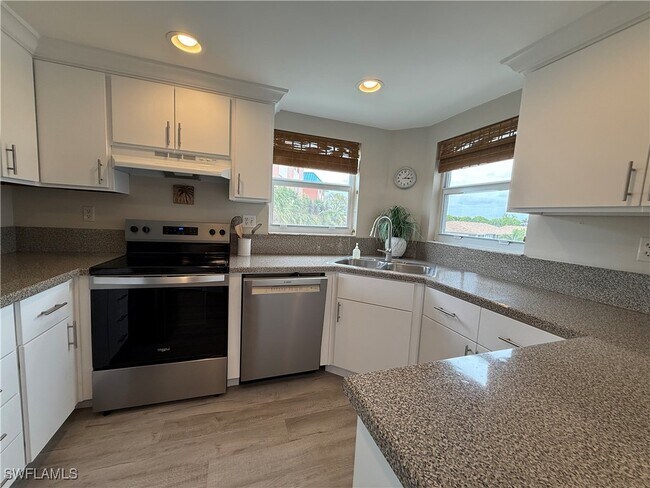 Foto del edificio - 190 Pebble Beach Blvd