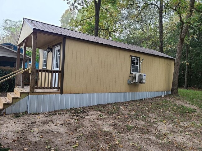 Building Photo - 321 Co Rd 221