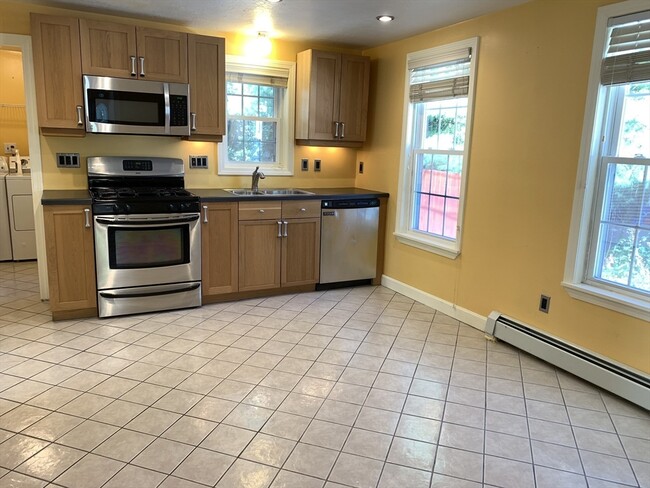 Building Photo - 5 Whalen Ln