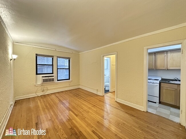 Building Photo - 557 W Arlington Pl
