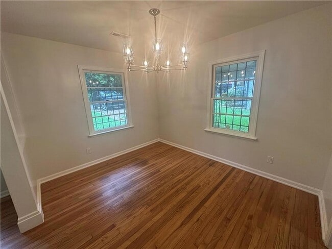Building Photo - 349 Laquita Dr SE