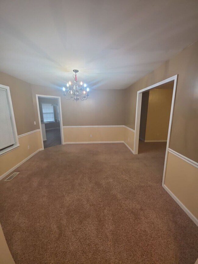 Foto del edificio - 2729 Churchill Dr