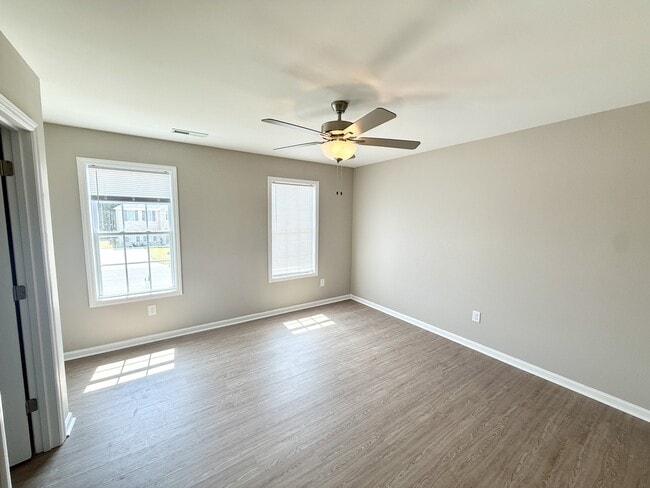 Building Photo - 4033 Lucerne Ct