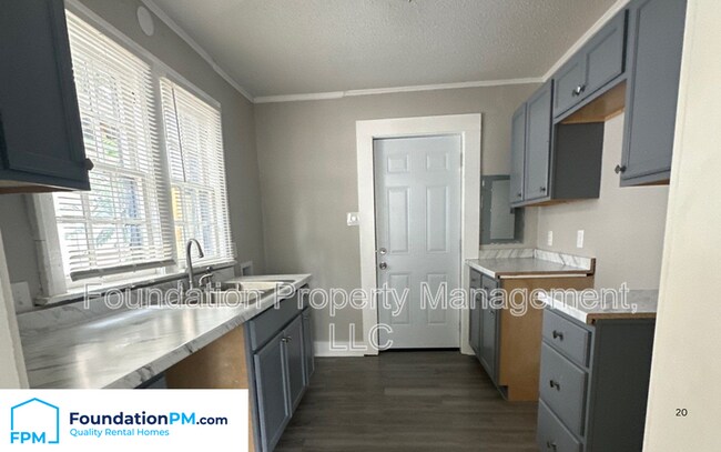 Foto del edificio - 790 S Pkwy E