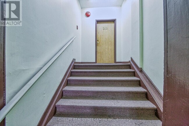 Building Photo - 223 Jameson Ave