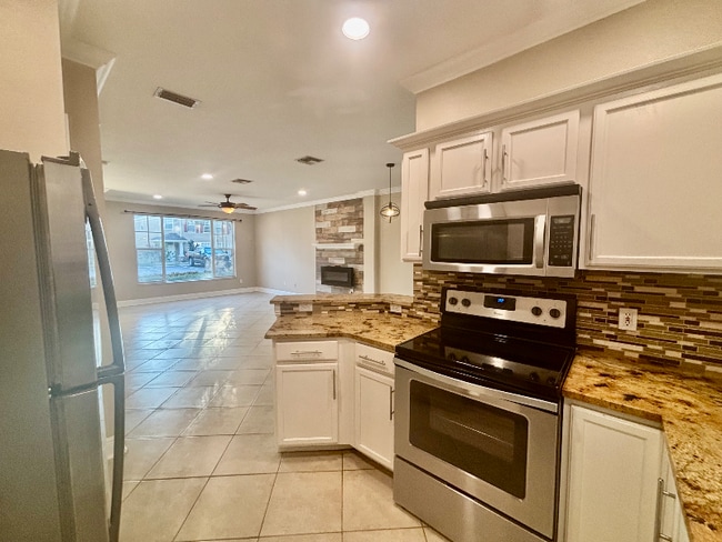 Building Photo - 13576 Forest Lake Dr