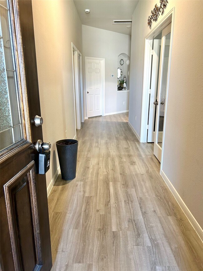 Foto del edificio - 19835 Capri Shrs Ln