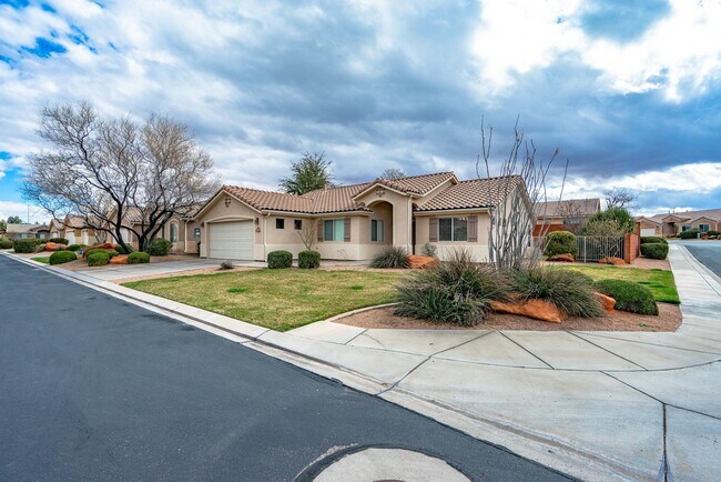 Foto del edificio - Dog Friendly 3 Bedroom Home In Painted Desert