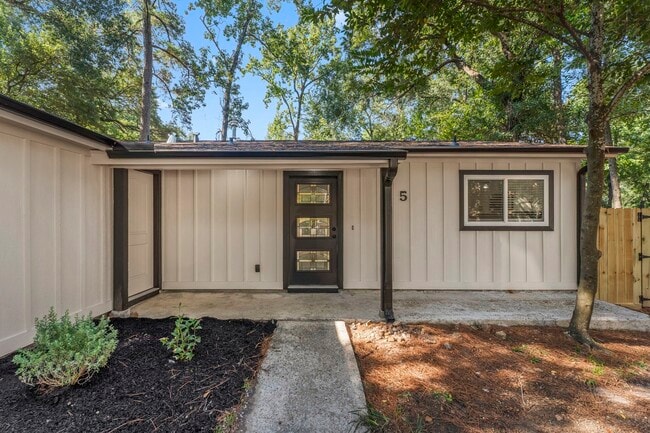 Building Photo - 5 Canyon Oak Pl