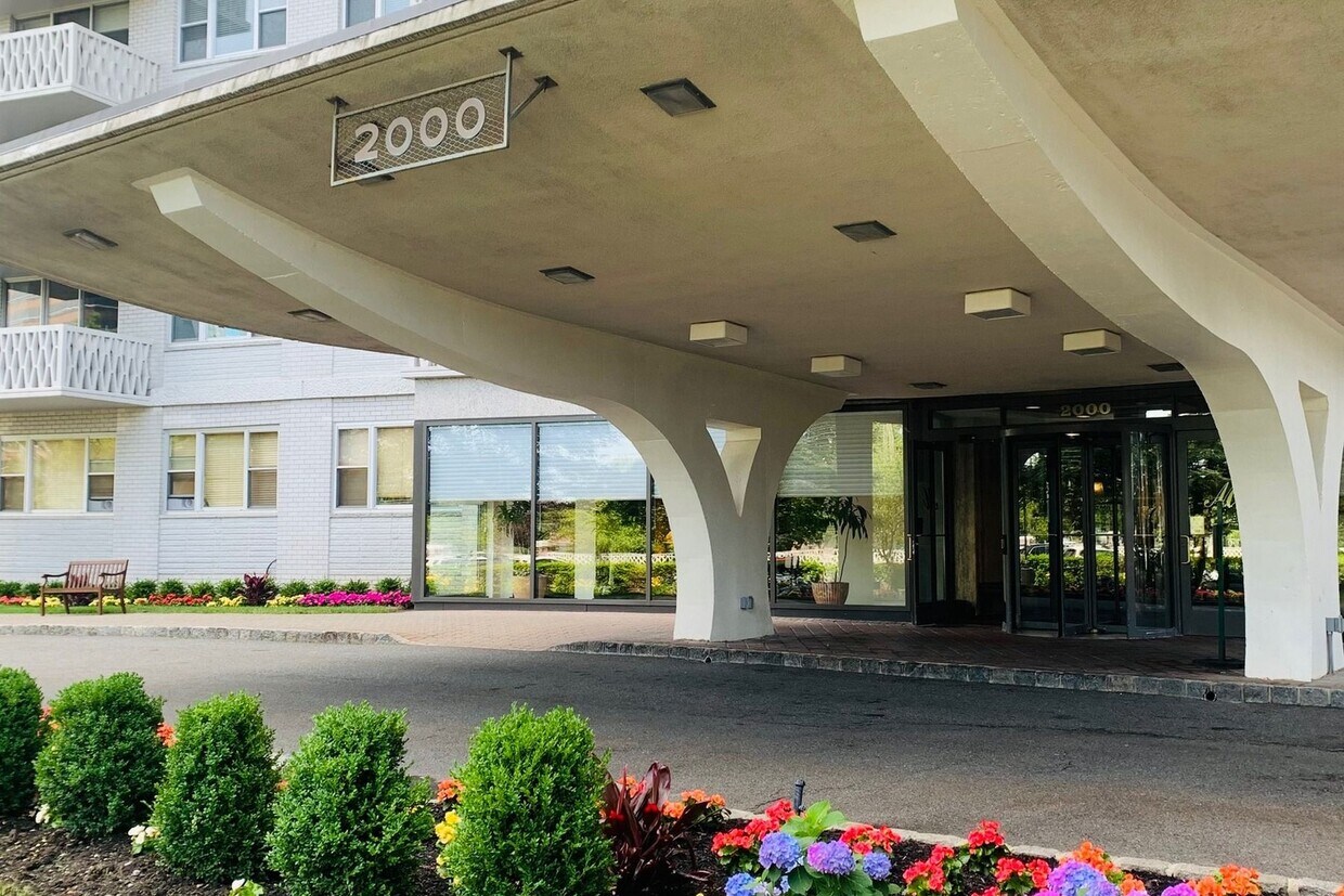 2000 Linwood Ave Unit 10M, Fort Lee, NJ 07024 Condo for Rent in Fort Lee, NJ