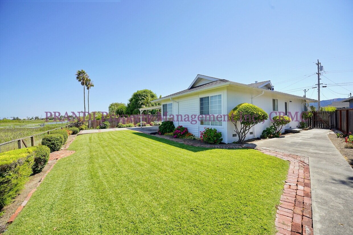 Foto principal - Serene Living on the Water’s Edge – Bright...
