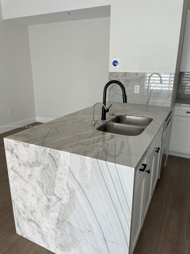Foto del edificio - 7250 NW 114th Ave