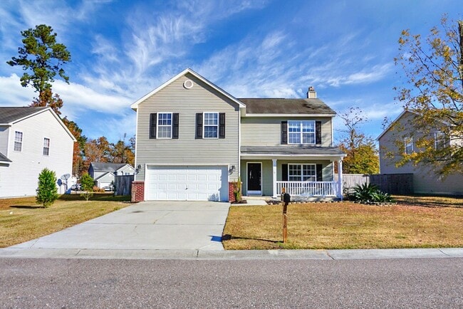 Building Photo - Spacious 4 BR, 2.5 BA Home, 2 Car Garage, ...