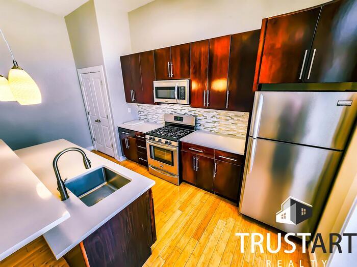 Primary Photo - Vibrant 2-Bedroom Condominium in Spring Ga...