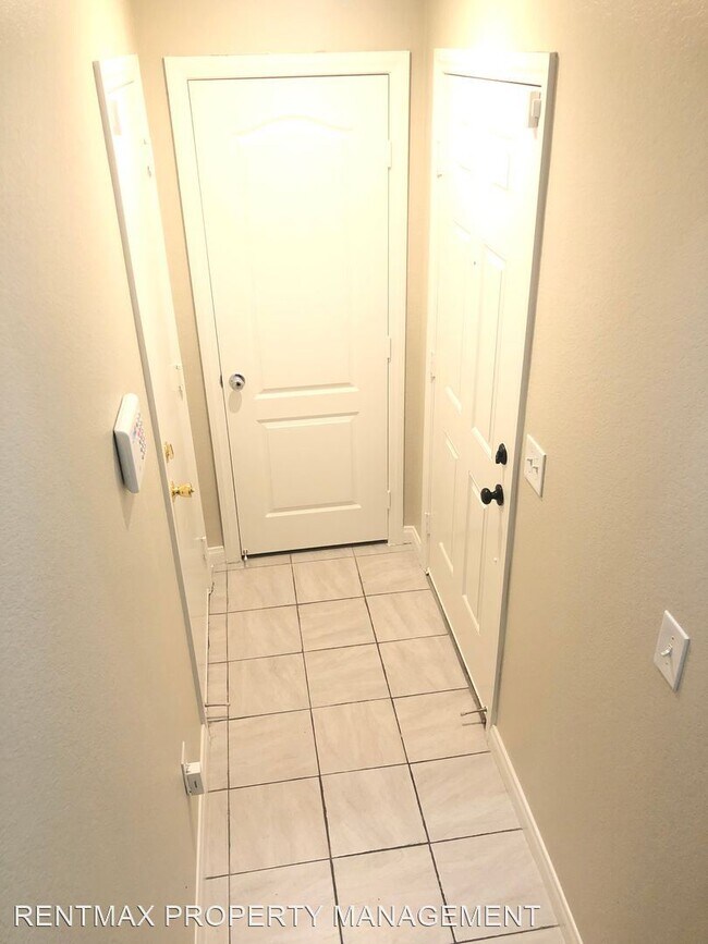Building Photo - 2 br, 2 bath House - 3916 SWEET PINES ST U...
