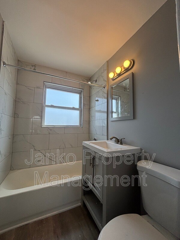 Building Photo - 2113 W 119th St