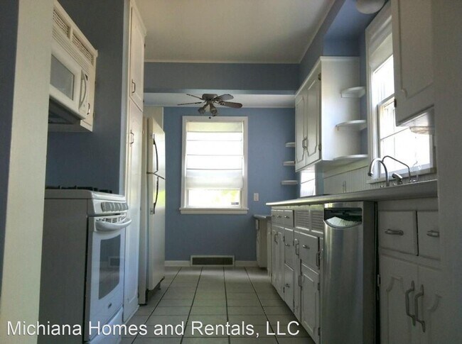 Building Photo - 4 br, 1.5 bath House - 2033 Portage Ave