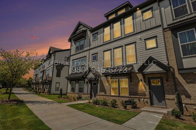 Building Photo - 1812 Alexander Village Main Dr