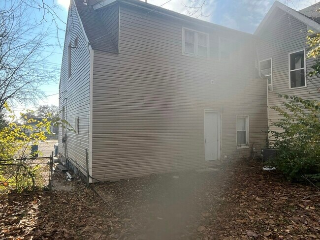 Foto del edificio - 812 E 6th St