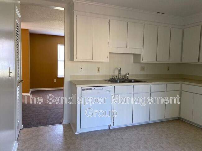 Foto del edificio - 4736 Linfield Ln