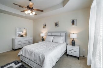 Building Photo - 3210 Clearview Cir