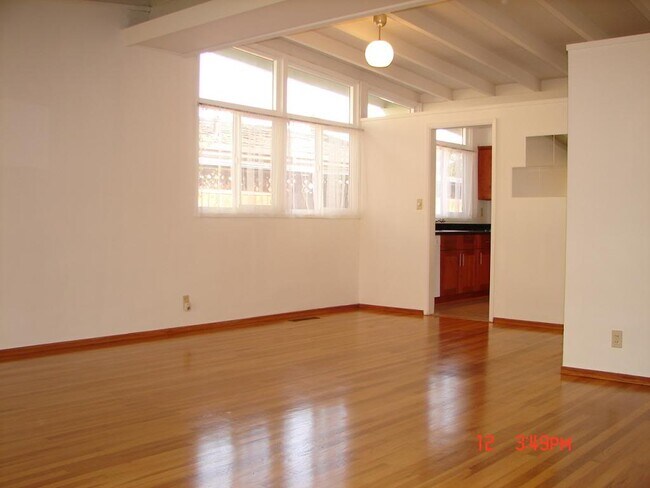 Foto del edificio - 3635 Lupine Ave