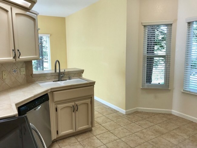 Building Photo - 1004 Ridgeview Pl
