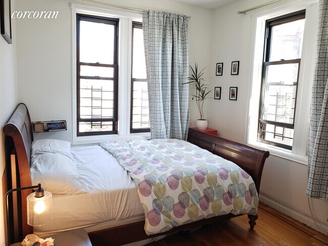 Foto del edificio - 766 Brady Ave