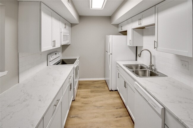 Building Photo - 321 Shirley Ridge Dr