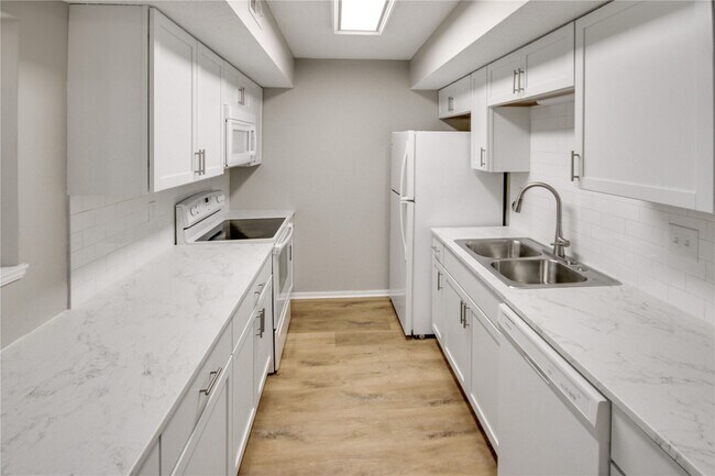 Foto del edificio - 321 Shirley Ridge Dr