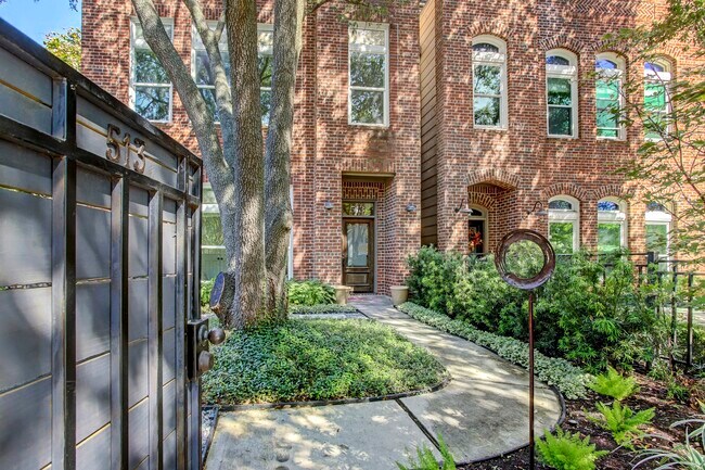 Foto del edificio - 513 E 11th St