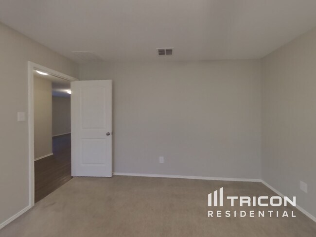 Foto del edificio - 5557 McClelland St