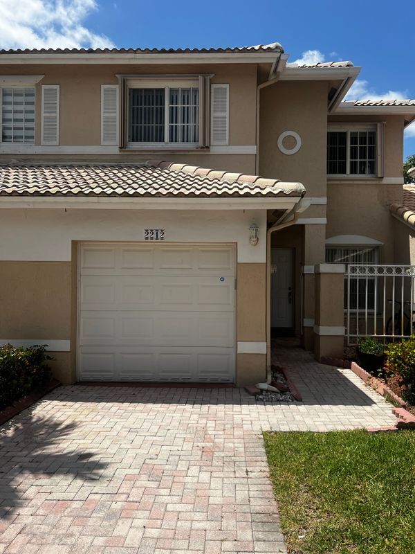 Foto del edificio - 2212 NW 171st Terrace