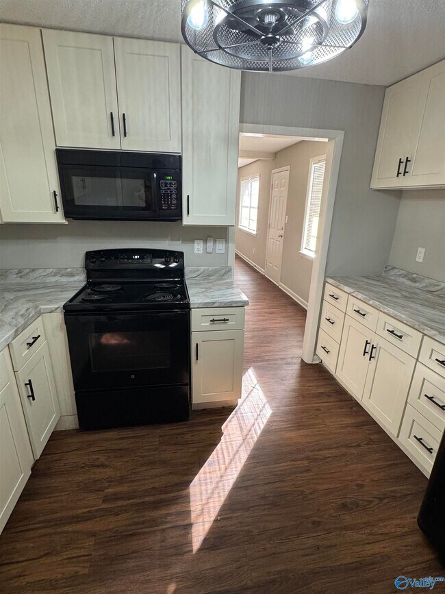 Foto del edificio - 3213 Clifford Rd NW