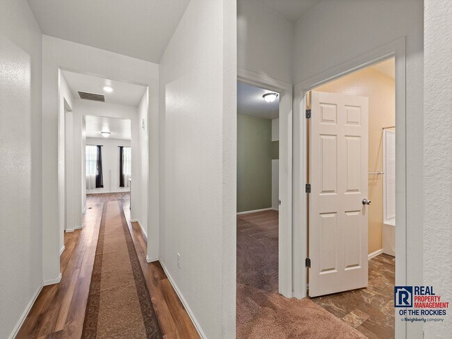 Foto del edificio - Beautiful Newer Home in Windsor – 3 Bed, 2...