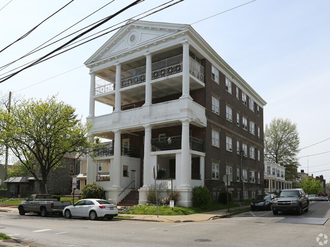 Foto del edificio - 301 W School House Ln